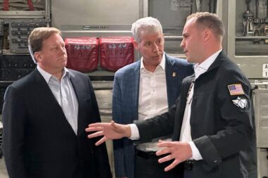 L’armée américaine transporte par avion un micro-réacteur nucléaire, Trump accélère sur le nucléaire (AP)