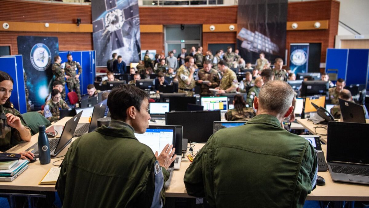 L’armée française muscle sa préparation spatiale avec l’exercice SparteX à Toulouse