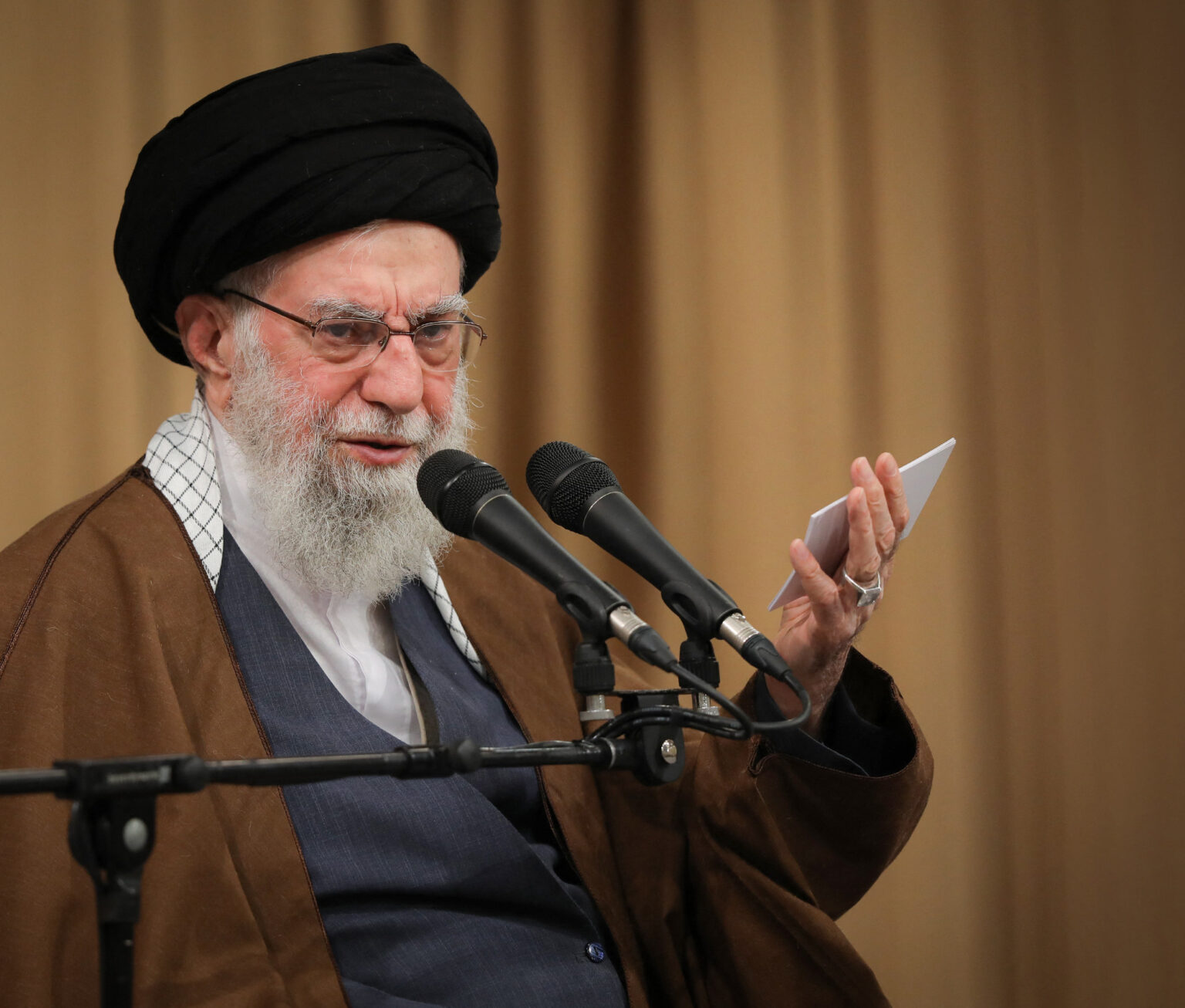 L’ayatollah Khamenei avertit qu’une attaque américaine pourrait déclencher une « guerre régionale »