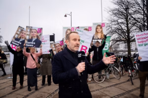 Le Danemark convoque des élections anticipées sur fond de crise au Groenland (AP)