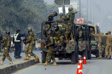 Le Pakistan affirme avoir tué au moins 70 militants lors de frappes le long de la frontière afghane