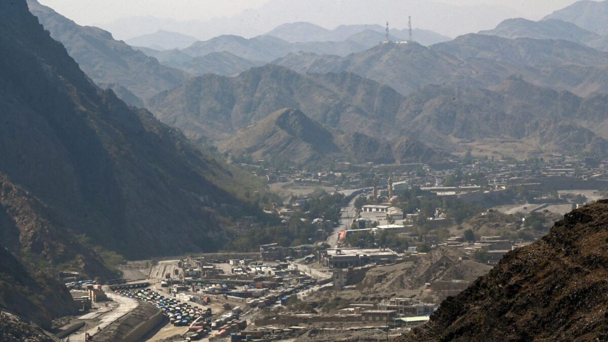 Le Pakistan annonce des frappes en Afghanistan après une vague d’attentats-suicides (AP)