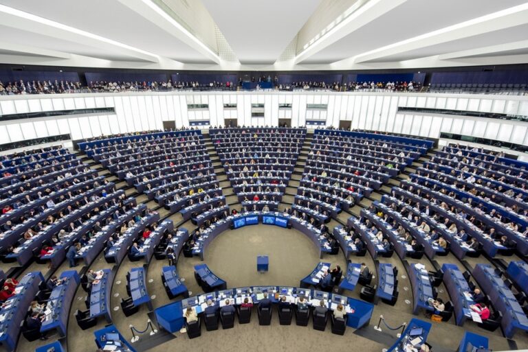 Le Parlement européen envisage de suspendre l’accord commercial UE–États-Unis