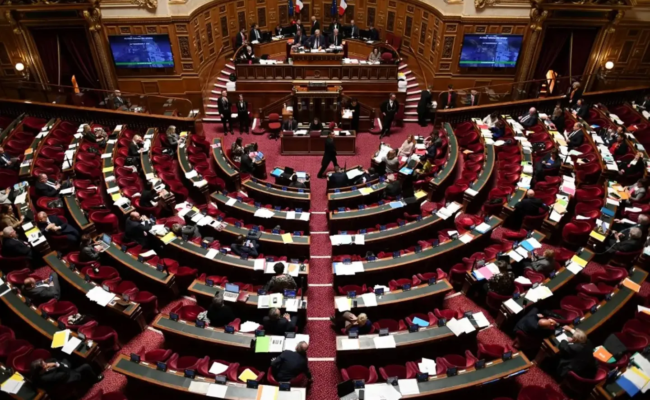 Exploitation sexuelle en ligne : le Sénat crée un nouveau délit et durcit l’arsenal pénal (afp)