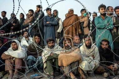 Le retour massif d’Afghans depuis le Pakistan et l’Iran met le pays « au bord du gouffre », alerte l’ONU (AP)