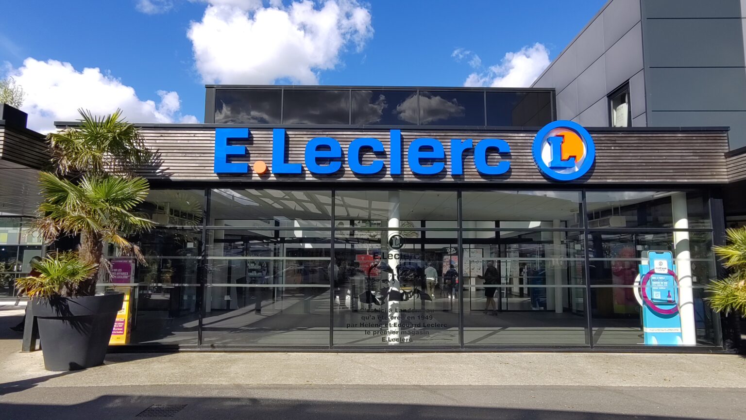 Leclerc vergrößert den Abstand und wird bis 2025 einen Umsatz von über 50 Milliarden Euro erzielen (wikipedia commons).