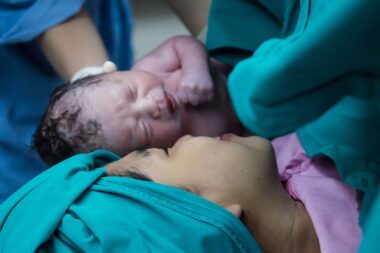 Natalité en berne : une mission parlementaire propose un “choc familial”