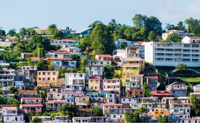 Outre-mer : plus de 700 000 personnes touchées par le mal-logement selon un rapport