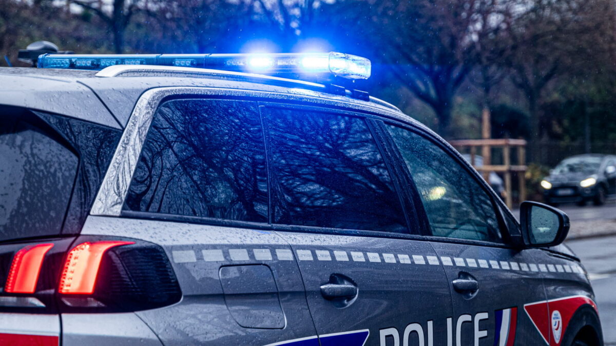 Paris : un homme armé d’un couteau blessé par un tir policier après avoir menacé un conducteur de bus