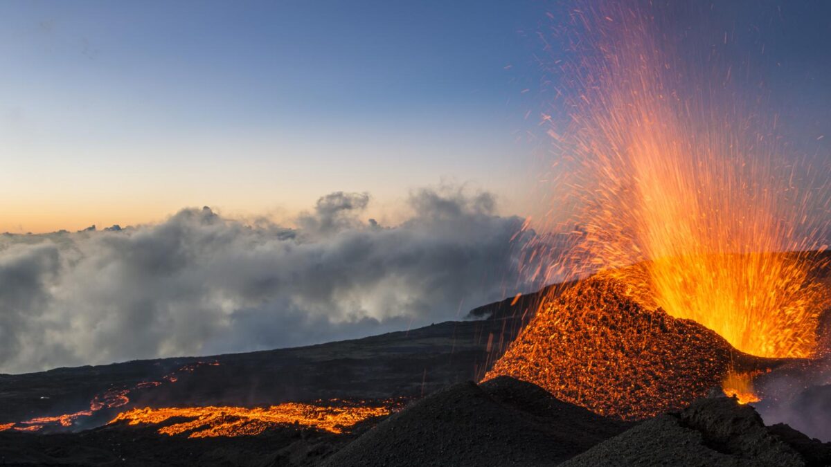 Piton de la Fournaise : une activité persistante marquée par l’effondrement d’un ancien cône