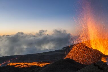 Piton de la Fournaise : une activité persistante marquée par l’effondrement d’un ancien cône
