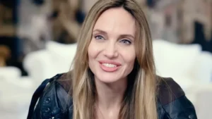 Pourquoi Angelina Jolie a tourné une scène nocturne dans un Darty parisien