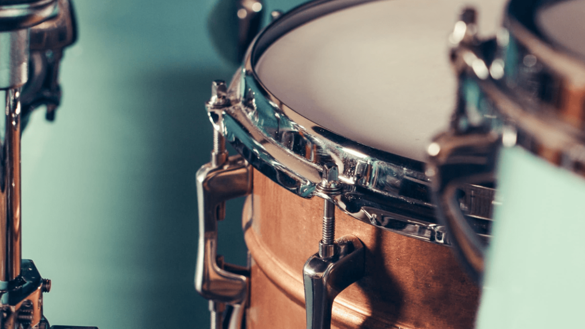 Quand la batterie traverse le corps : pourquoi les percussions se ressentent physiquement