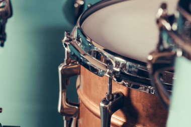 Quand la batterie traverse le corps : pourquoi les percussions se ressentent physiquement