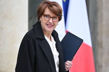Salon de l’agriculture : Annie Genevard appelle à un « grand sursaut » fondé sur productivité et compétitivité