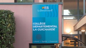 Sanary-sur-Mer - la professeure poignardée a repris connaissance, son pronostic vital toujours engagé