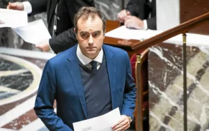 Sébastien Lecornu annonce un texte sur les « formes renouvelées de l’antisémitisme » examiné en avril