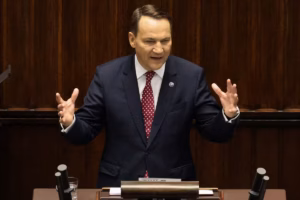 Sikorski - la Pologne reste un allié clé des États-Unis, mais refuse d’être « dupe » (AP)