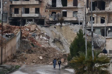 Syrie : À Alep, un quartier kurde renaît après les combats et mise sur la réconciliation (ap)