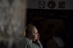 « Tout est perdu » - en Ukraine, l’exil et les disparitions marquent la cinquième année de guerre (AP)