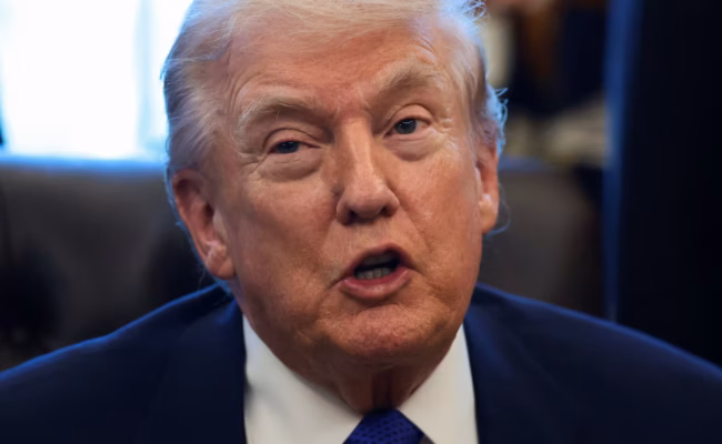 Trump abroge le fondement juridique de la politique climatique et supprime les normes d’émissions automobiles (AP)