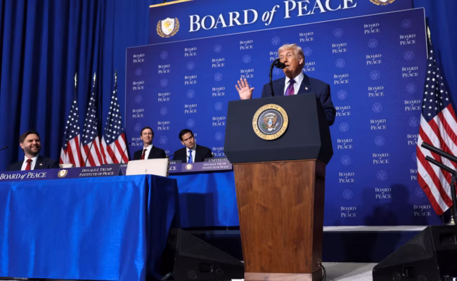 Trump annonce plus de 7 milliards de dollars d’aide pour Gaza et évoque un possible désarmement du Hamas (AP)