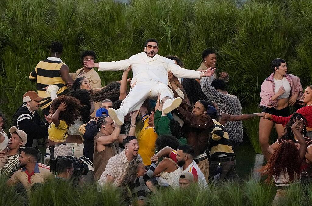 Bad Bunny relance « Hier encore » d’Aznavour après le Super Bowl (AP)