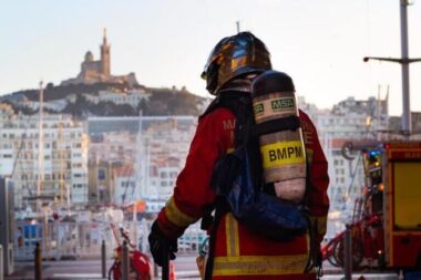 Un feu parti d’un deux-roues plonge un immeuble marseillais dans le drame