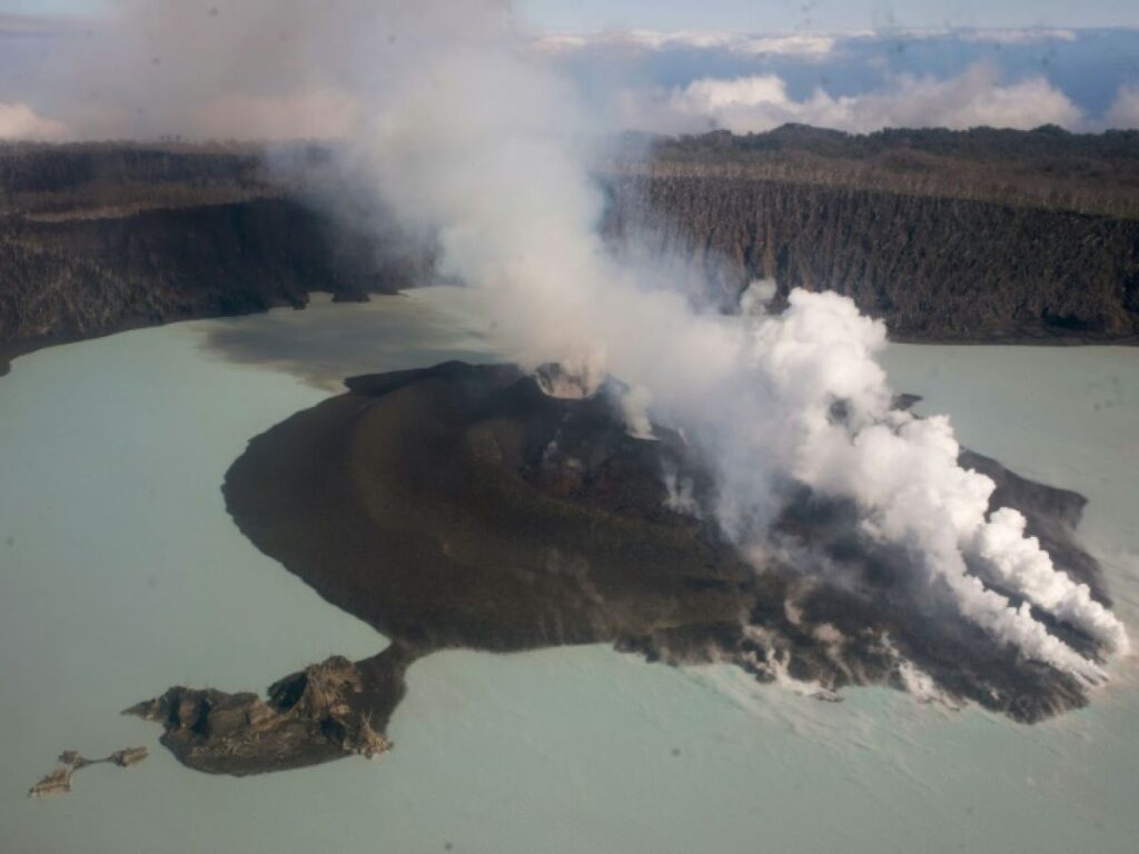 Vanuatu : niveau d'alerte 5 après une éruption du volcan d’Ambae