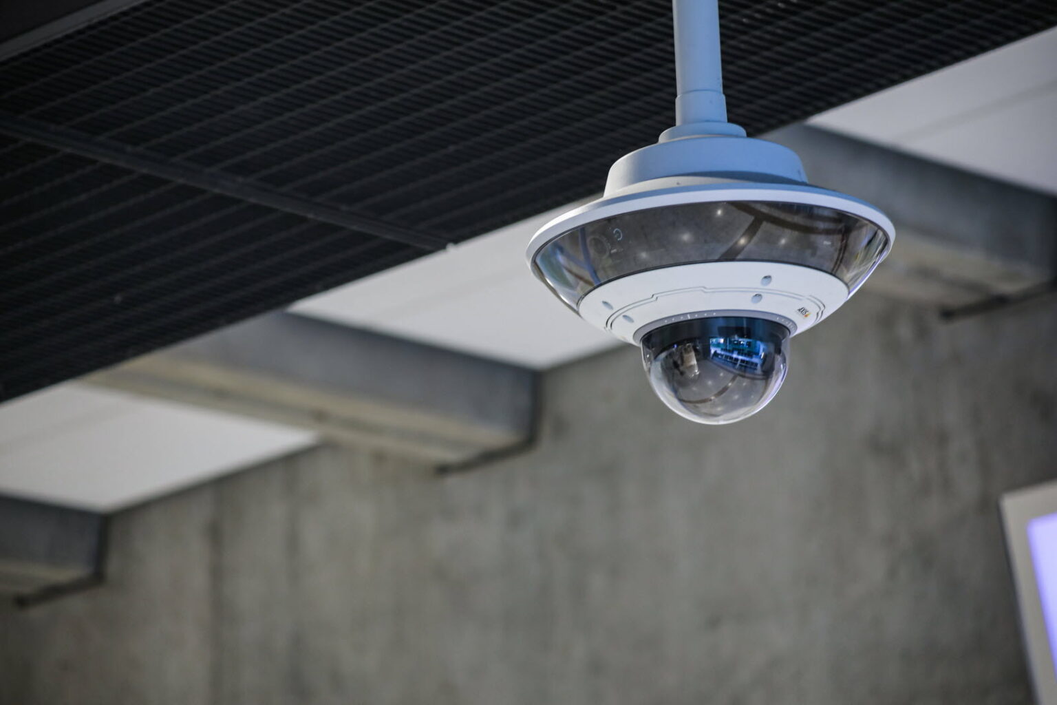 Vidéosurveillance algorithmique : feu vert des députés pour un essai dans le commerce