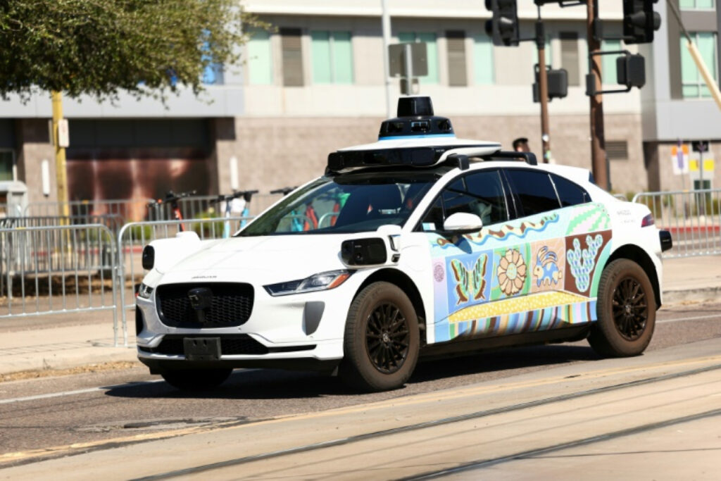 Waymo prépare une levée record : 16 milliards de dollars pour accélérer l’expansion mondiale des robotaxis