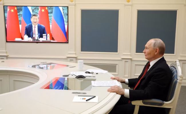 Xi et Poutine affichent leur unité à l’approche des quatre ans de la guerre en Ukraine (AP)