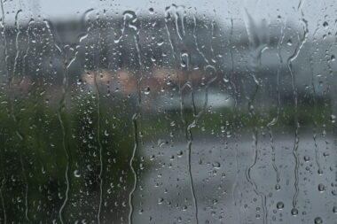 Pluies intenses et douceur anormale, une perturbation balaie la France d’ouest en est