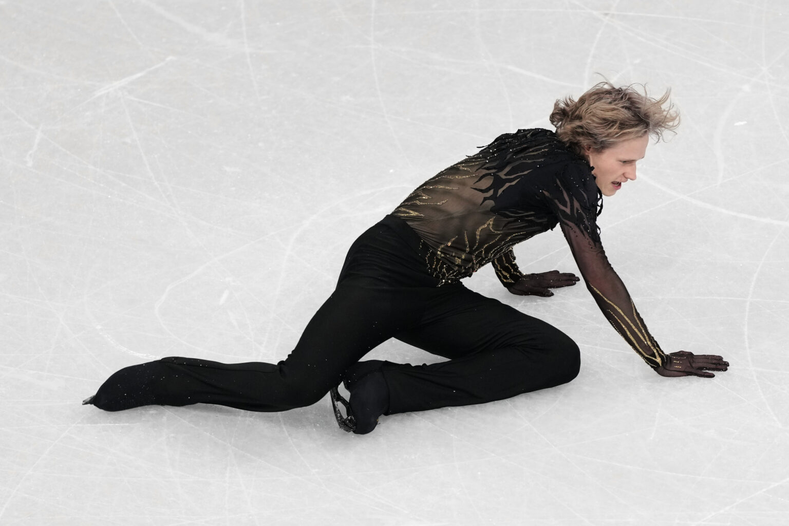 — JO – Grandissime favori en patinage artistique, Ilia Malinin chute lourdement