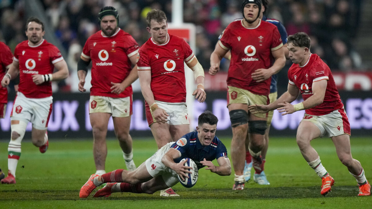 — Tournoi des VI Nations: la France domine le pays de Galles et reste seule en lisse pour le Grand Chelem