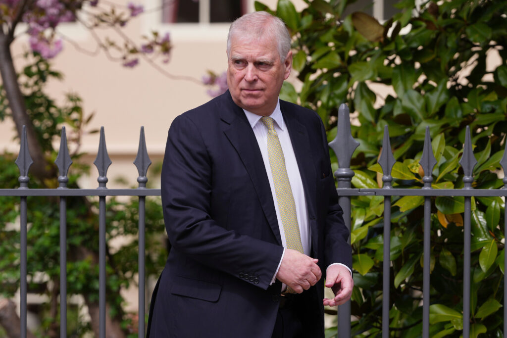 L’ex-prince Andrew a été arrêté suite à de nouveaux éléments concernant Epstein