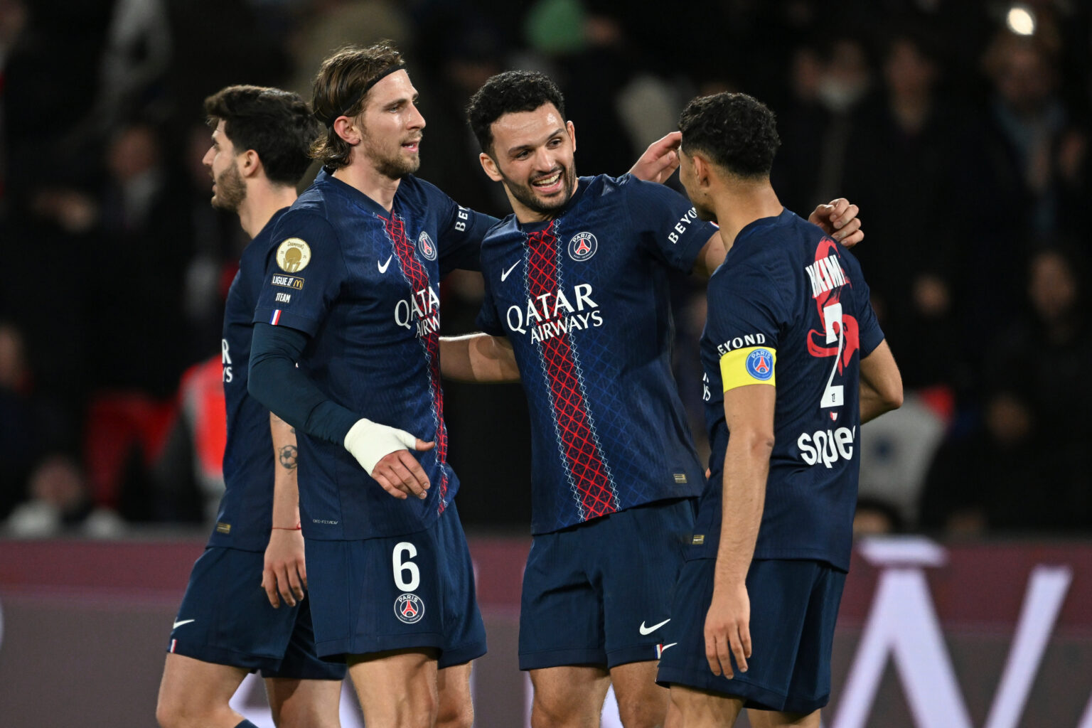 — Ligue 1 : le PSG s’impose contre Metz et reprend la tête du championnat après la défaite de Lens