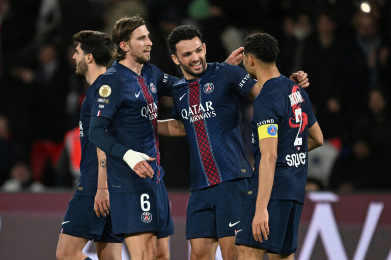 — Ligue 1 : le PSG s’impose contre Metz et reprend la tête du championnat après la défaite de Lens