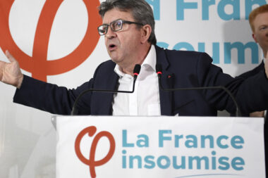 Sondage : la majorité de Français prête à faire barrage à LFI aux municipales