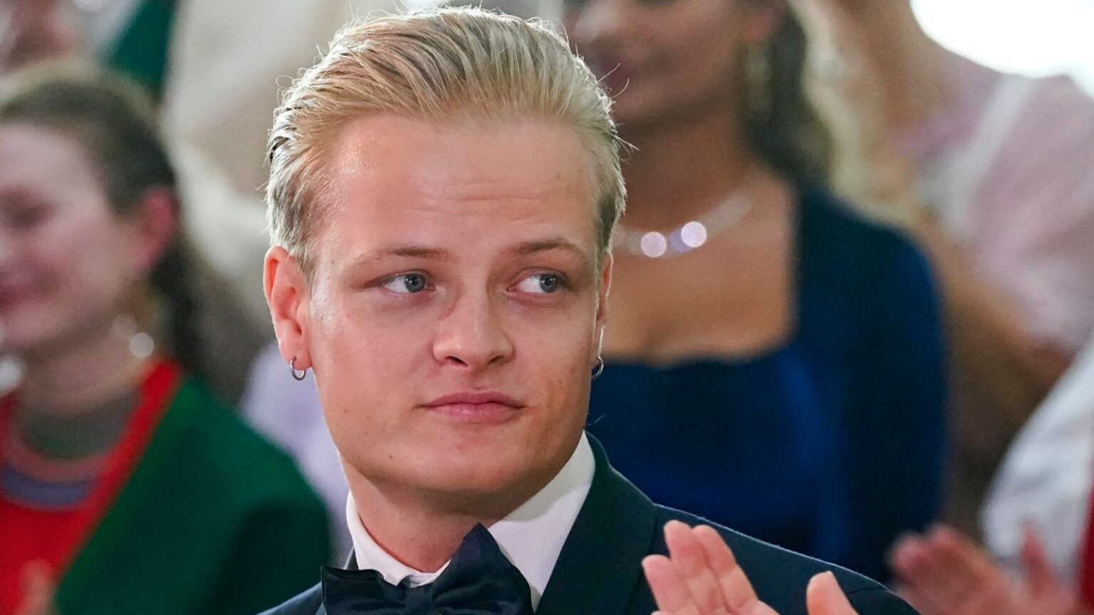 Le fils de la princesse héritière de Norvège nie les accusations de viol à l’ouverture de son procès
