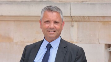 Municipales 2026 : Hervé de Lépinau (RN) élu maire de Carpentras avec 50,78 % RN