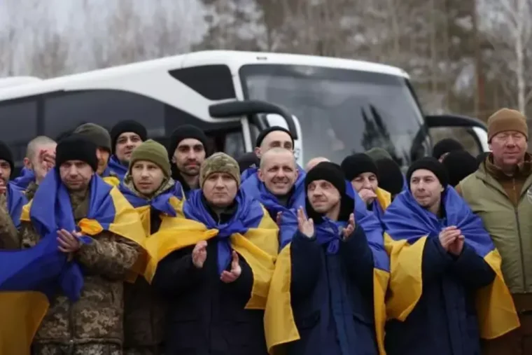 Guerre en Ukraine : Kiev et Moscou échangent 300 prisonniers de chaque camp