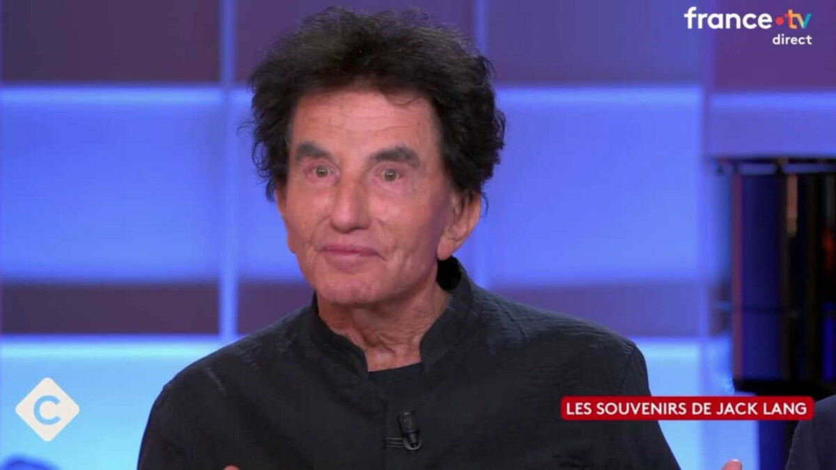 Jack Lang fait un scandale au cinéma MK2 Bastille. Il n’aurait pas supporté de faire la queue comme tout le monde