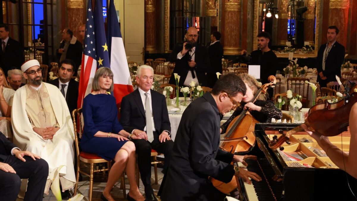 Iftar de la Paix 2026 : Hassen Chalghoumi et Omar Harfouch réunissent à Paris diplomates, responsables politiques et religieux, en présence de l’ambassadeur des États-Unis. (Daniel Topic)