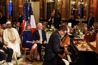 Iftar de la Paix 2026 : Hassen Chalghoumi et Omar Harfouch réunissent à Paris diplomates, responsables politiques et religieux, en présence de l’ambassadeur des États-Unis. (Daniel Topic)