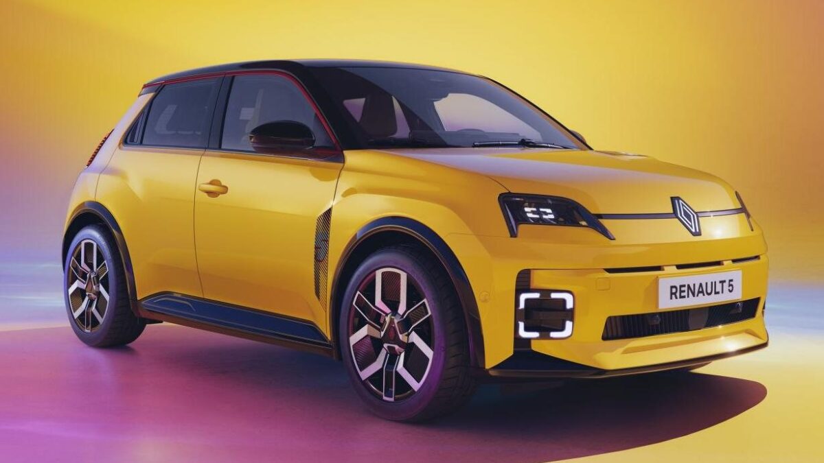 Bonne idée ou folie ? Renault vise l'arrêt des voitures 100% thermiques en 2030. (Renault)