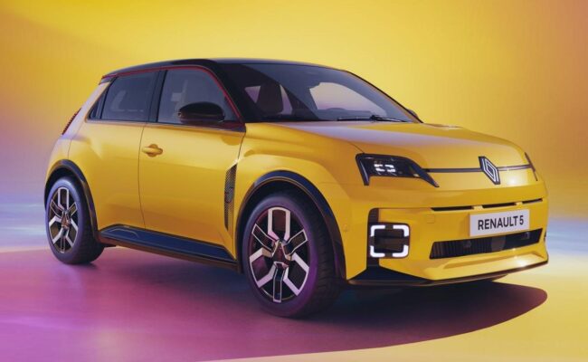 Bonne idée ou folie ? Renault vise l'arrêt des voitures 100% thermiques en 2030. (Renault)