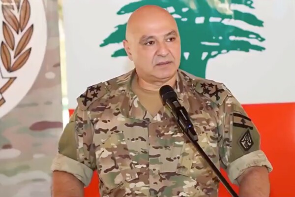Le président libanais Joseph Aoun, en uniforme militaire, affiche une position ferme contre le Hezbollah