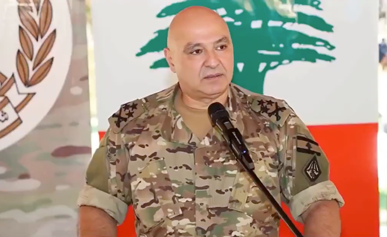 Le président libanais Joseph Aoun, en uniforme militaire, affiche une position ferme contre le Hezbollah