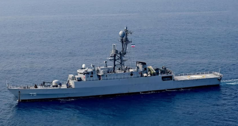 La frégate IRIS Dena, navire de guerre iranien, coulée par un sous‑marin américain. Une première depuis 1945